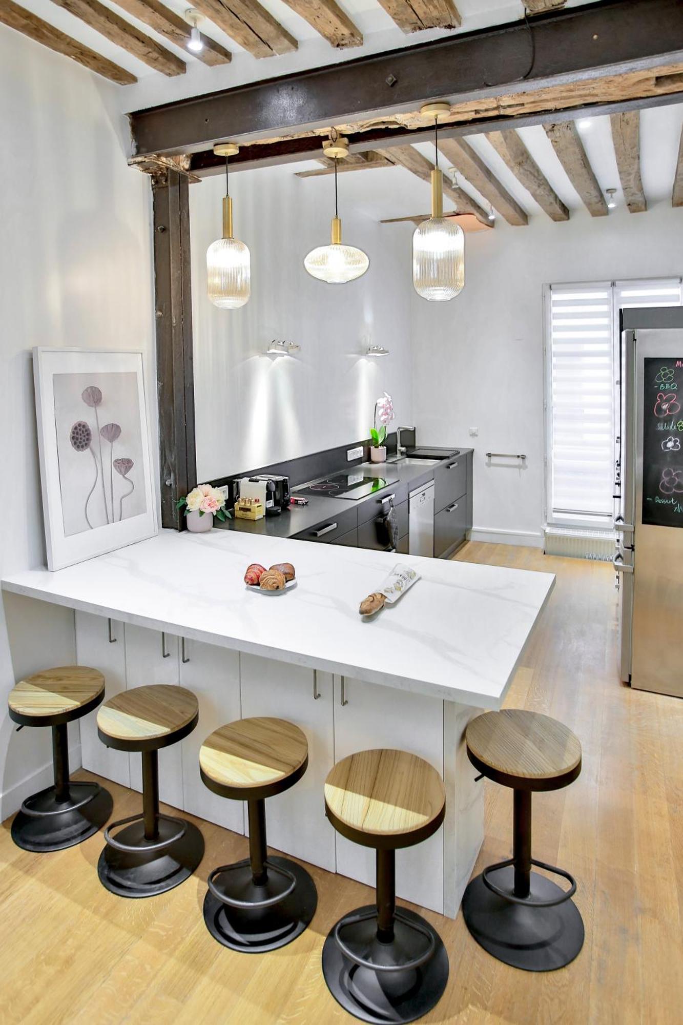 Marais 4 Bedrooms New * Parigi