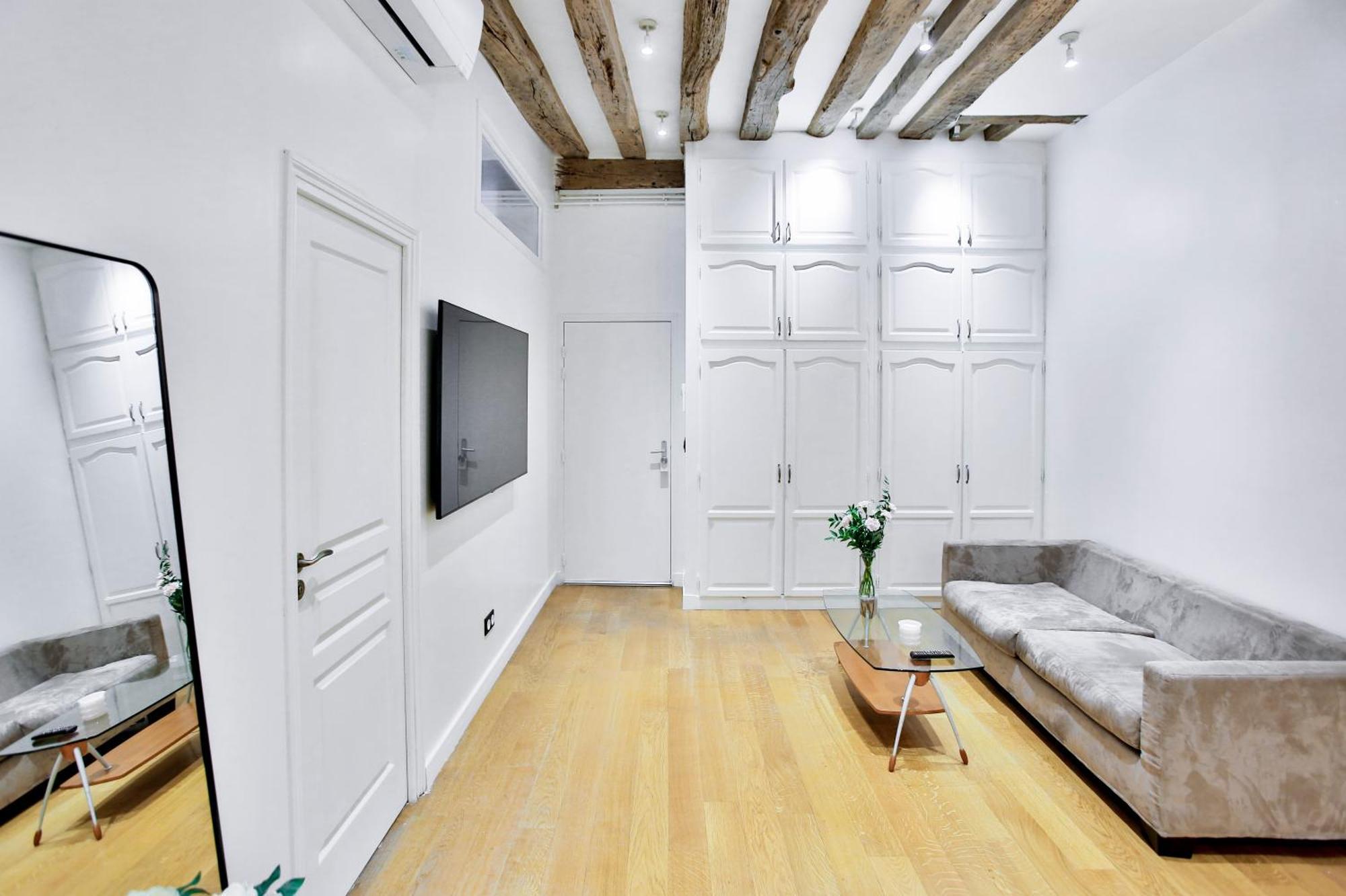 Marais 4 Bedrooms New * Parigi
