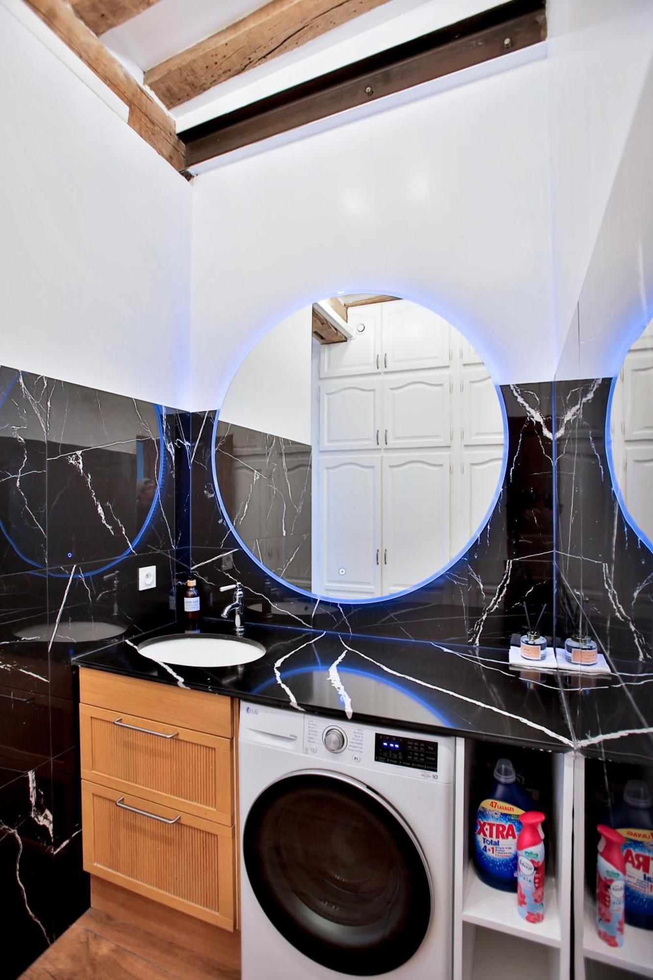 Marais 4 Bedrooms New * Parigi