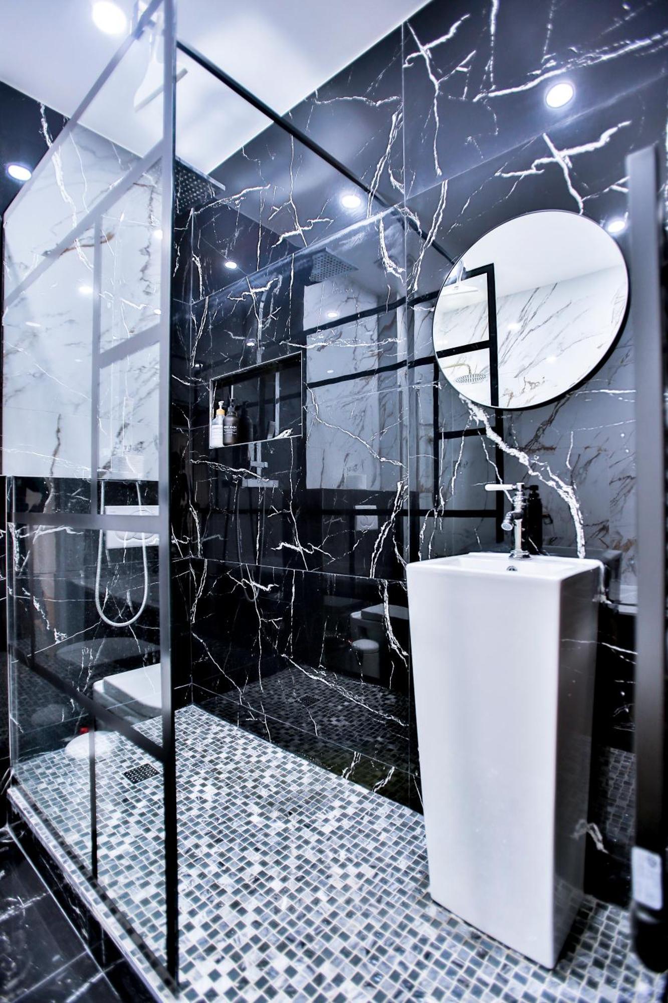 Marais 4 Bedrooms New * Parigi